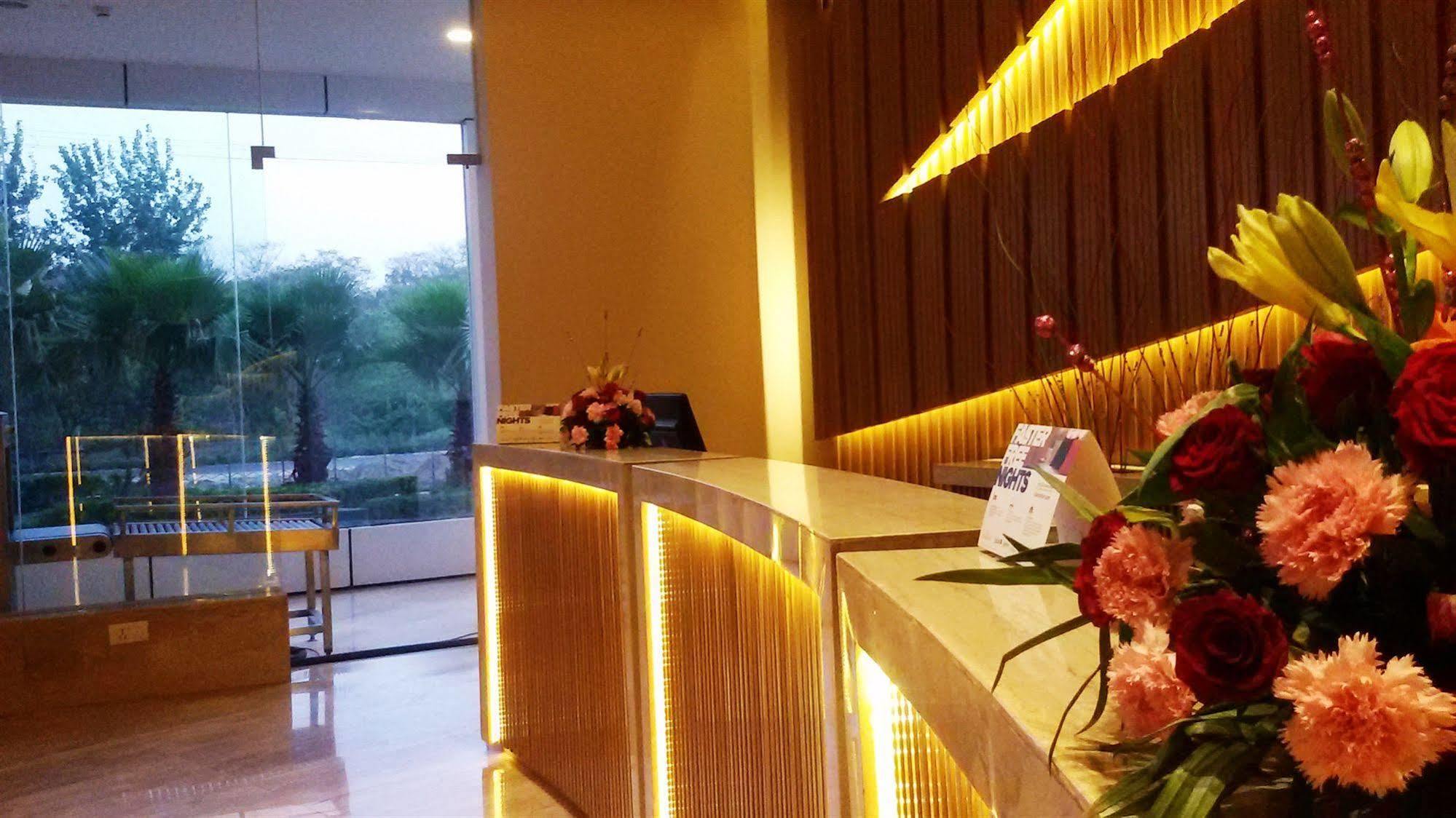Country Inn & Suites By Radisson, Meerut Exterior foto